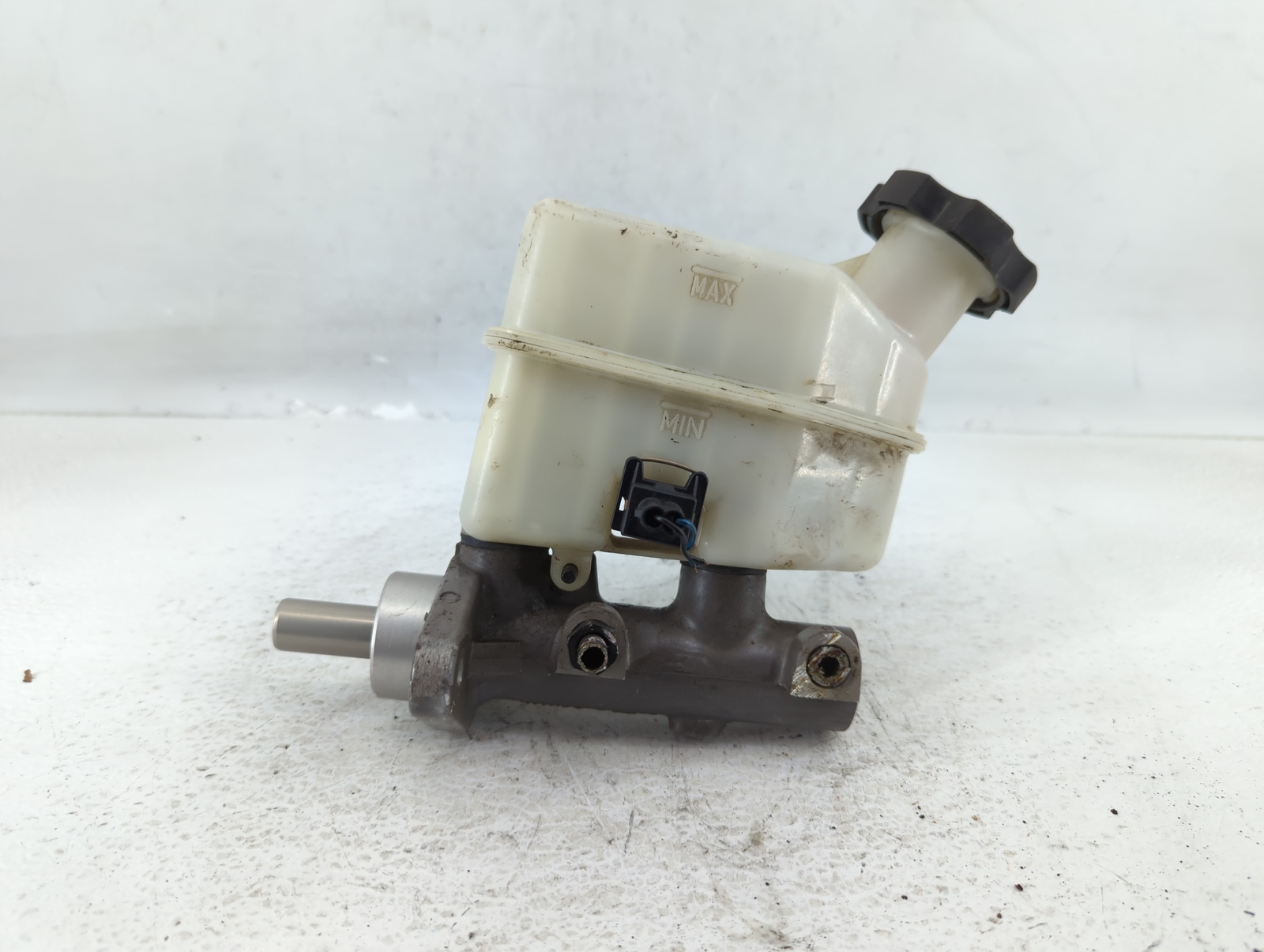 2005-2009 Hyundai Tucson Brake Master Cylinder Y8UXH