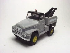 MODEL MOTORING GRAY TOW TRUCK KIT.  PLASTIC MOLDED. LATE SUMMER SALE !!!!!