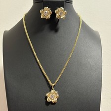 Xuping Jewelry Gold Pleated Flower Pendant Ne...