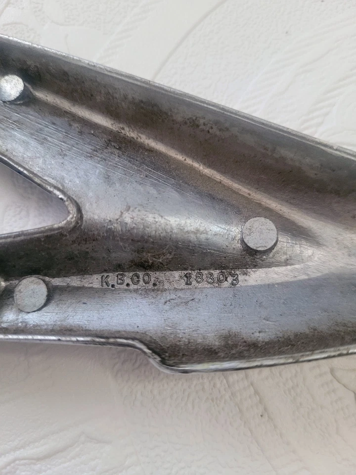 1961 Chrysler Imperial OEM Par Quarto Painel Emblema Acabamento Exterior  - Imagem 4 de 4