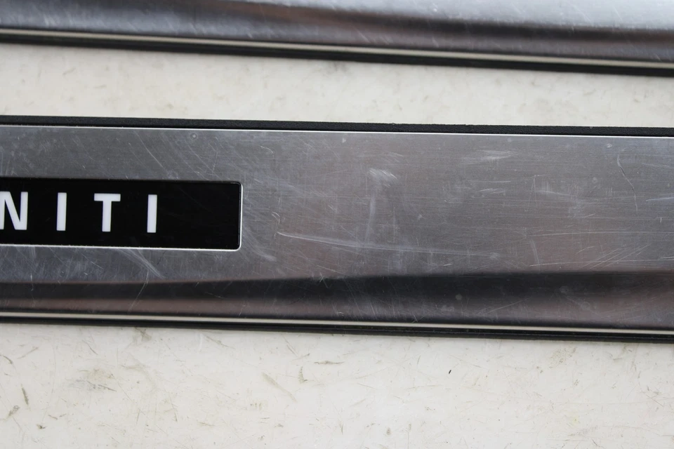 Infiniti Q50 2017-2023 placa iluminada umbral puerta juego OEM ND67 Foto 3 de 4