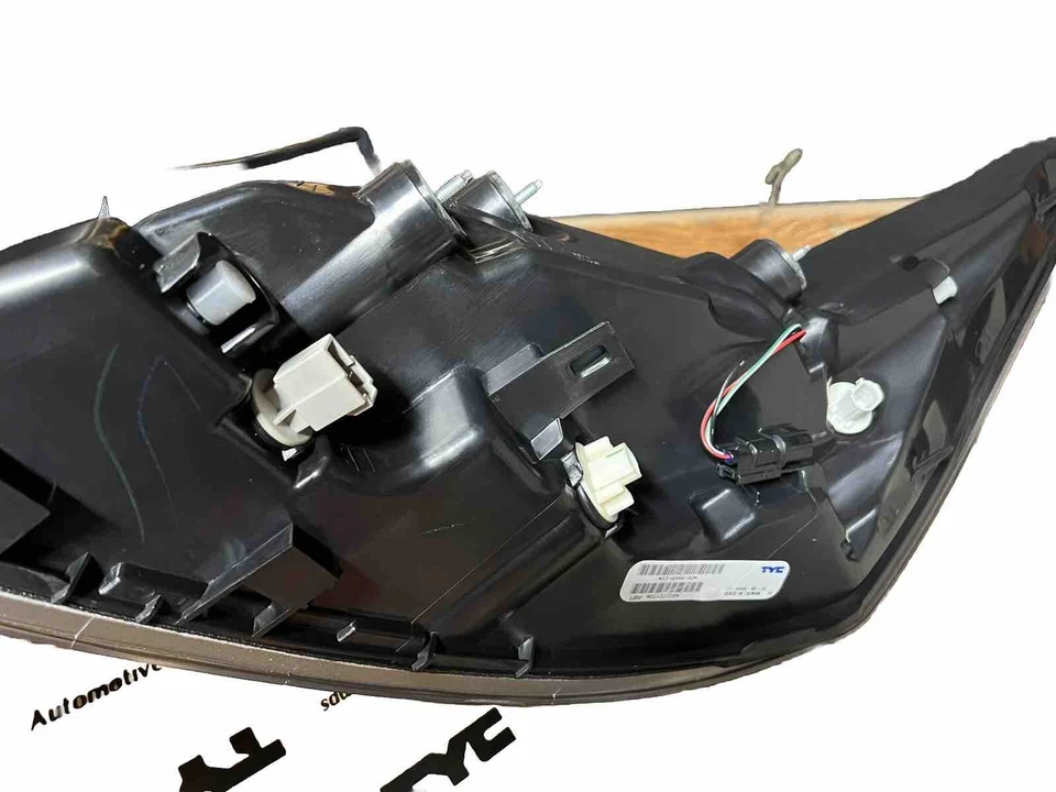 Base de montaje de luz trasera, sedán izquierdo TYC 11-6446-90 se adapta a Acura TL 2012 Foto 3 de 3