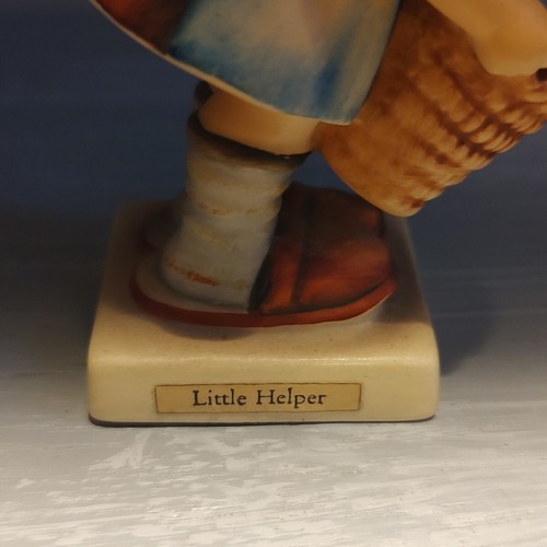 Goebel Hummel Figurine Little Helper #73 TMK 3 Girl With Basket 4 Inches Tall - Picture 7 of 9
