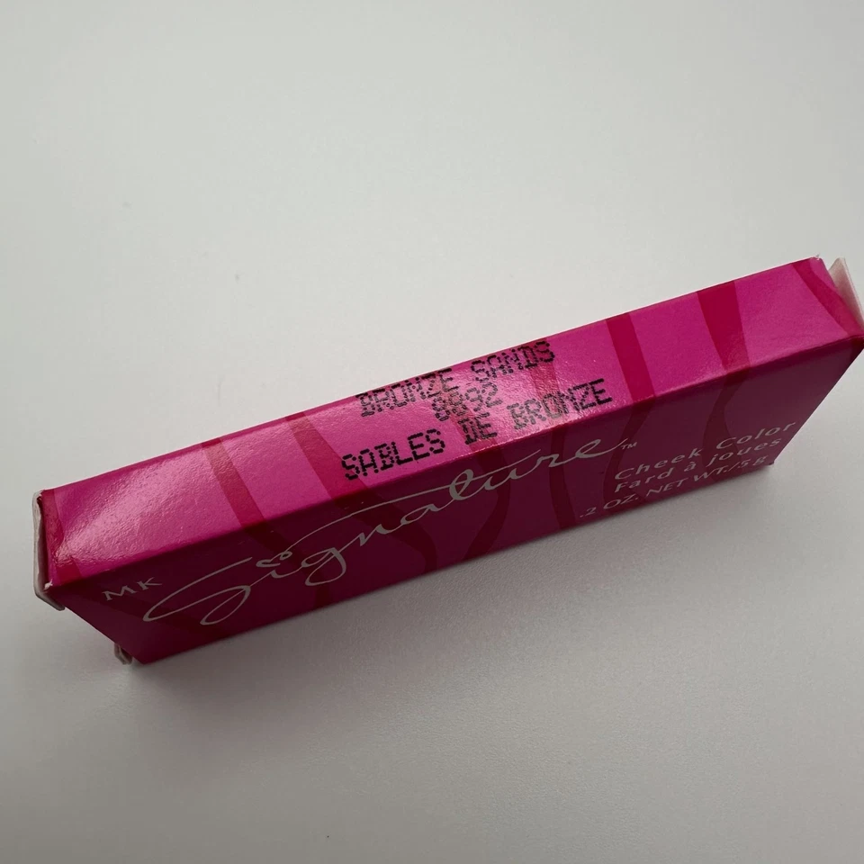 Arenas bronce color mejilla MK Signature 0,2 OZ Foto 2 de 3