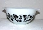 VTG Pyrex White/Black Gooseberry Design 1.5 Pt Small Cinderella Mixing Bowl# 441