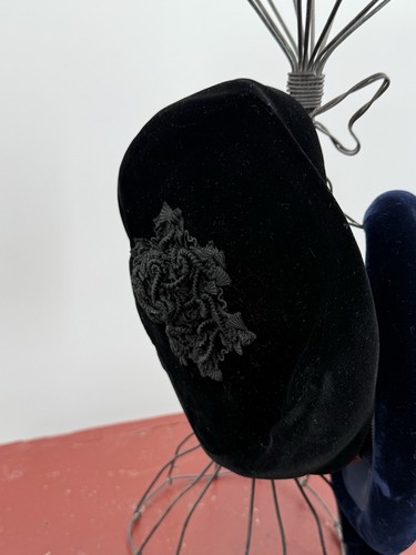 Lot Of 3 Vintage Ladies Velvet Berets Black B Forman, Green Velvet, Navy Blue - Picture 5 of 24