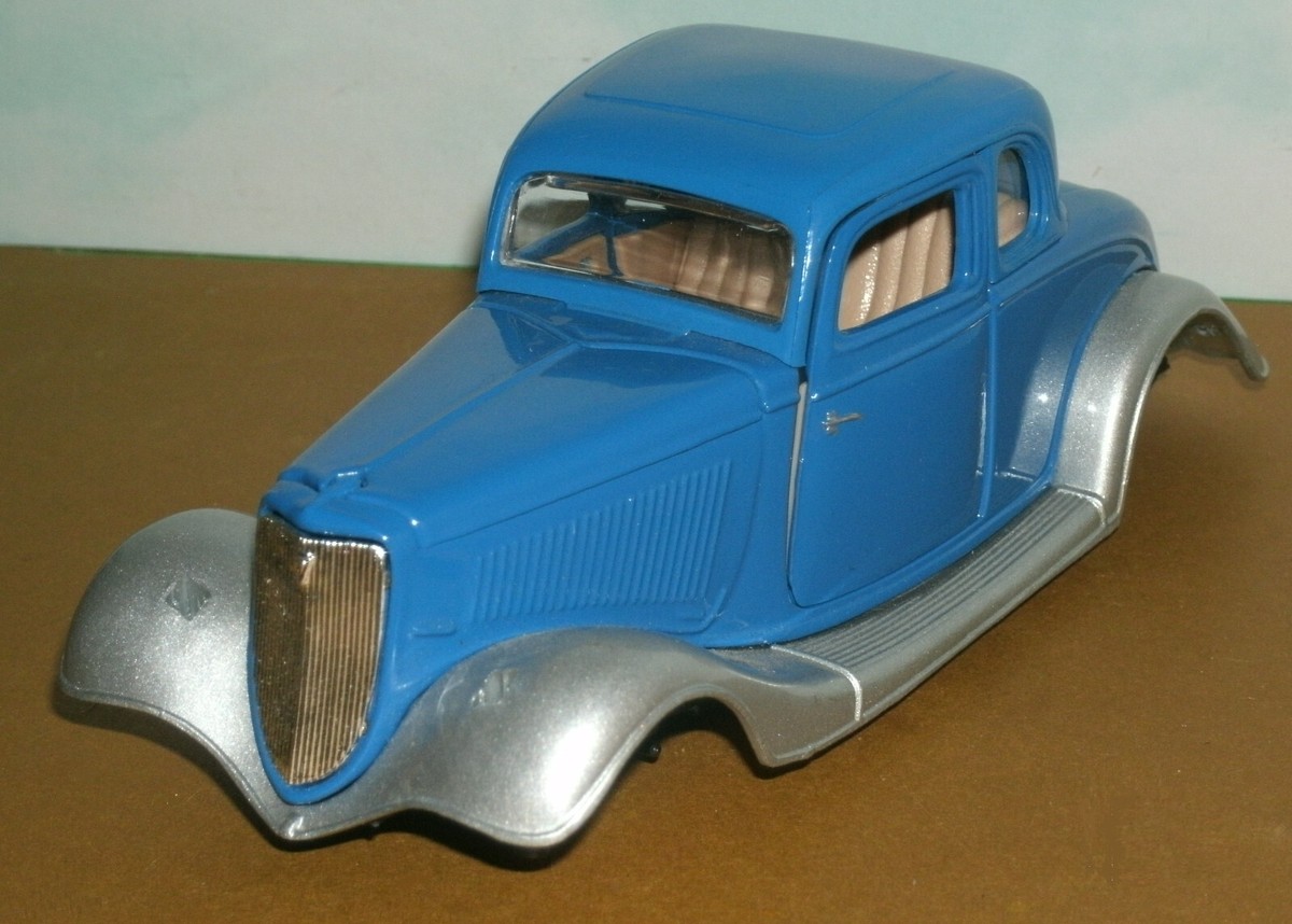 '34 Ford Hot Rod 1/24 スケール 1934 Ford Coupe Hardtop Red Diecast Model Car | Motormax