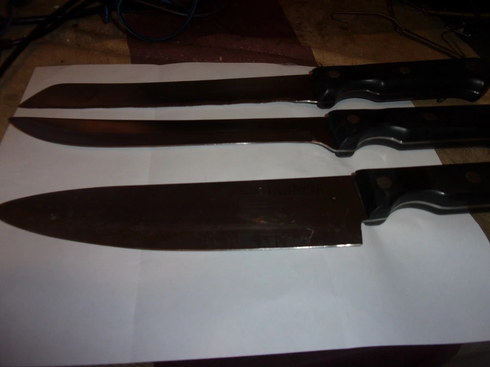 TRES CUCHILLOS PROFESIONALES FARBERWARE CUCHILLO DE CHEF, CUCHILLO PARA REBANAR Y CUCHILLO PARA PAN Foto 2 de 4