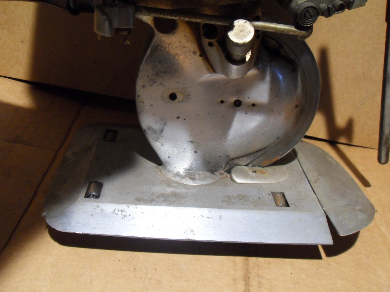 Eastman Lightning Class 355 Industrial Fabric Cutter 110 V NO POWER CORD