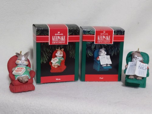 1992 MOM & DAD snoozing On Couch Hallmark Keepsake Christmas Ornament - 第 1/8 張圖片