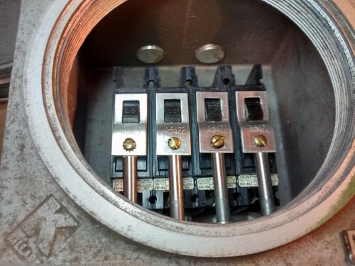 Centro de carga interruptor de circuito de alimentación de alumbre Killark 4GCBB-15Q1 cuatro 15A 1 polo br - Imagen 2 de 12