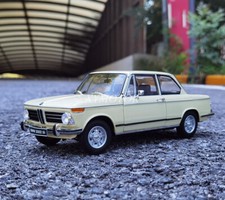Kyosho 1:18 BMW 2002 Tii Diecast model Car Toys Hobby Gifts Collection Display