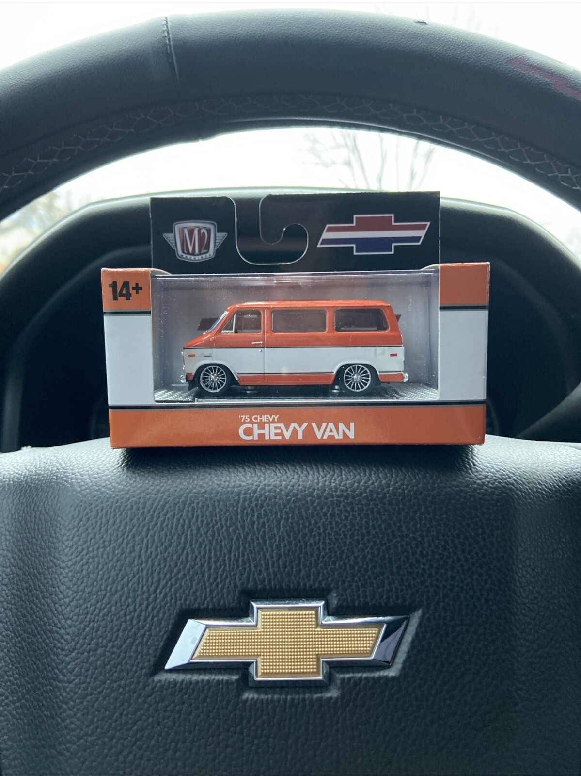 2025 M2 Machines 1975 CHEVROLET VAN G10 Orange R97 32500