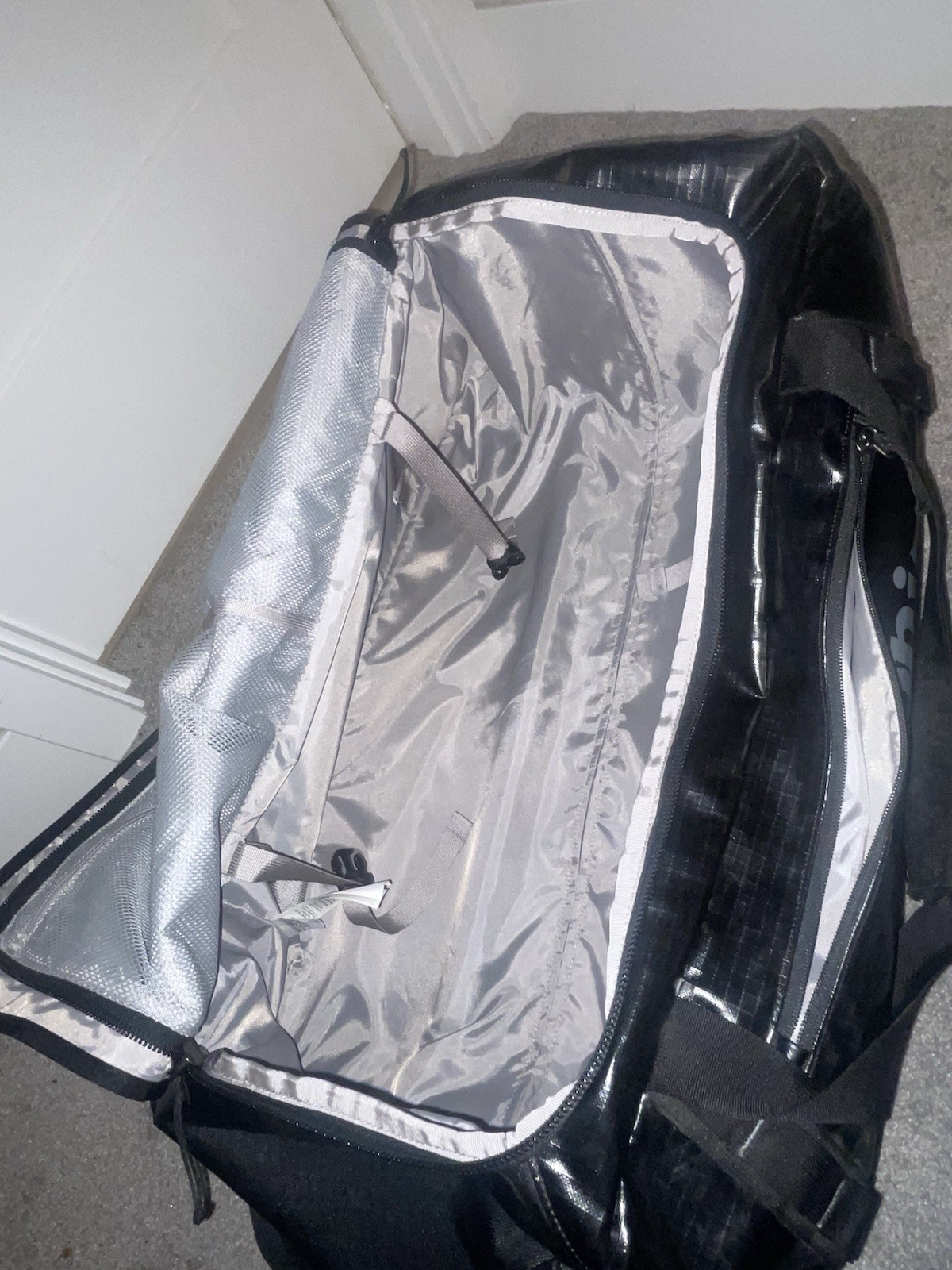 Patagonia Black Hole 100L Wheeled Duffel 49387 Black Used thumbnail 3