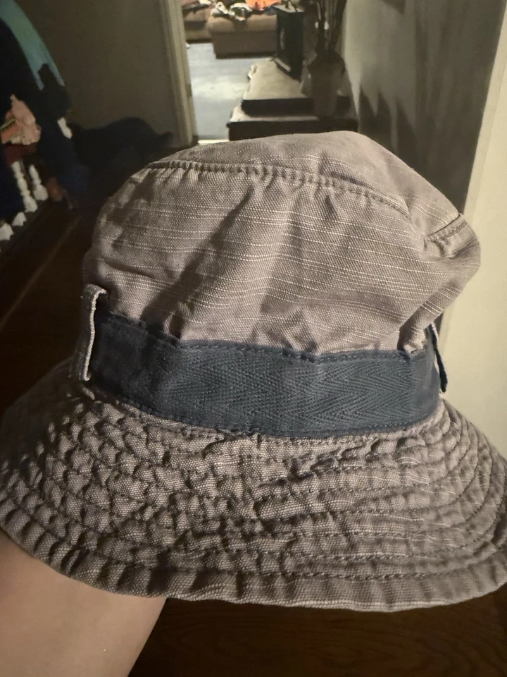 Chapéu balde Baby Gap meninos Shark Bay tamanho M/L em excelente estado usado frete rápido - Imagem 4 de 4