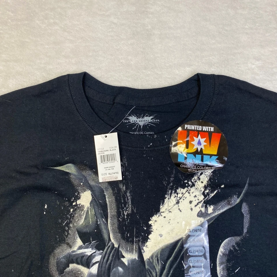 Детская футболка Dark Knight Rises с УФ-чернилами XL 14 16 черная DC Comics Batman новая с ценниками - Изображение 2 из 4