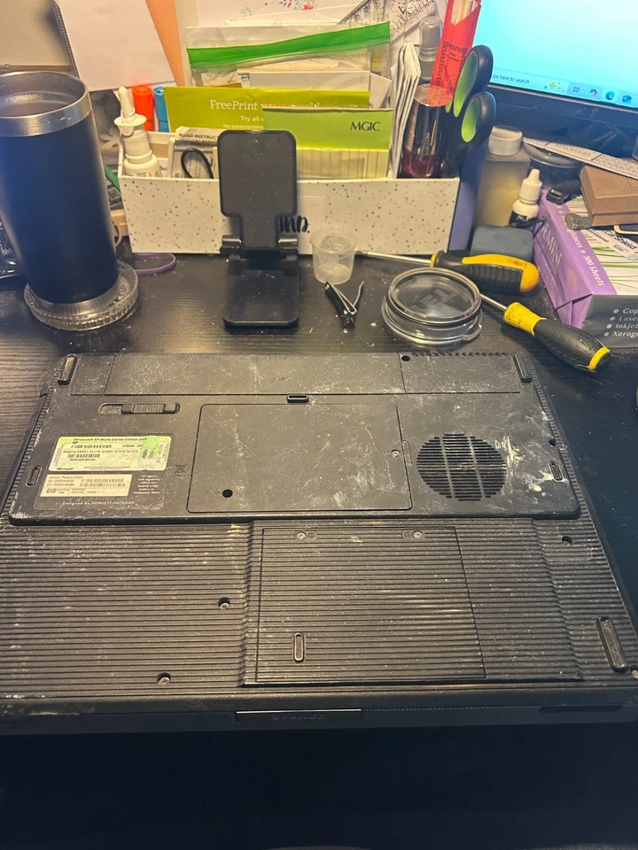 HP Compaq Presario V5000 - Viene con batería solo piezas Foto 4 de 4