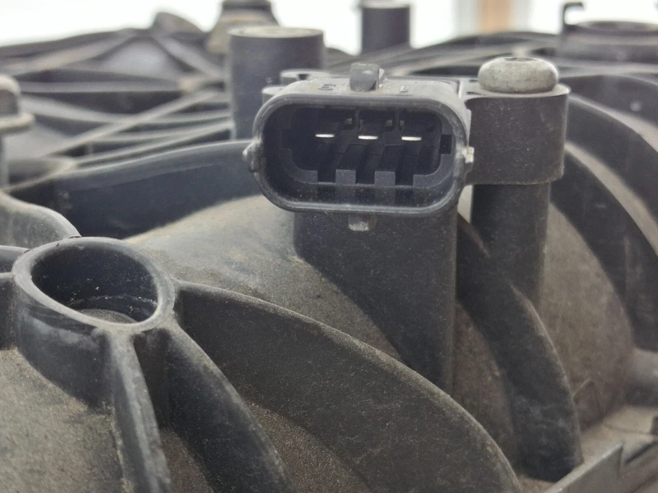 2010-2011 Cadillac SRX 3.0L Engine Air Intake Manifold 12635245 - Image 3 of 4