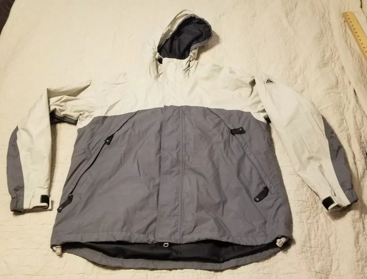 中のシムテープに一部剥がれありNIKE ACG Storm Jacket