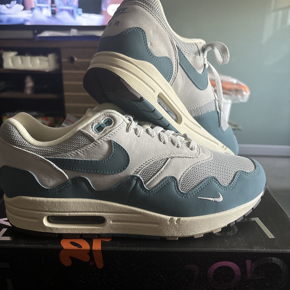 Nike x Patta Air Max 1 “Noise Aqua” With Bracelet 2024 Nike Air Max 1 x Patta Waves‼️ All pairs are brand new  main image 3