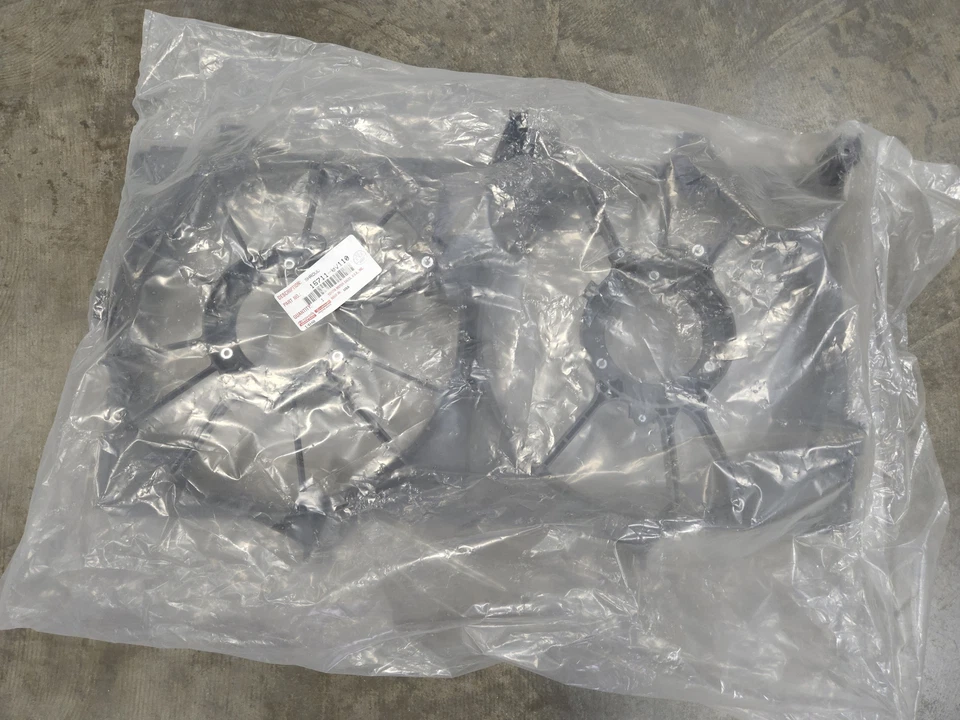 Genuine OEM Toyota 16711-0V110 Radiator Fan Shroud 2013-18 Avalon 2012-17 Camry - Imagem 2 de 4