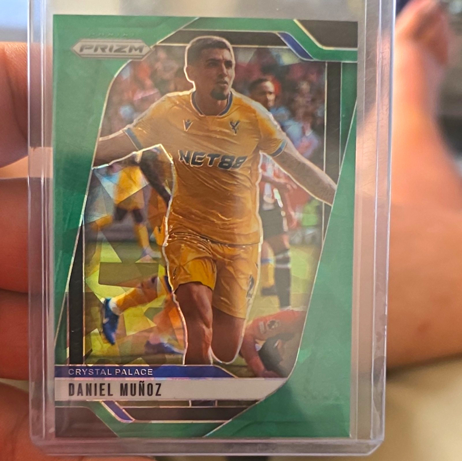 Panini 2024-25 Prizm Premier League Daniel Muñoz Crystal Palace Green Prizm #157