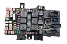 2003-2004 Ford Expedition Lincoln Navigator Engine Fuse Box Genuine Oem 2003-2004 Ford Expedition Lincoln Navigator Engine Fuse Box Genuine Oem