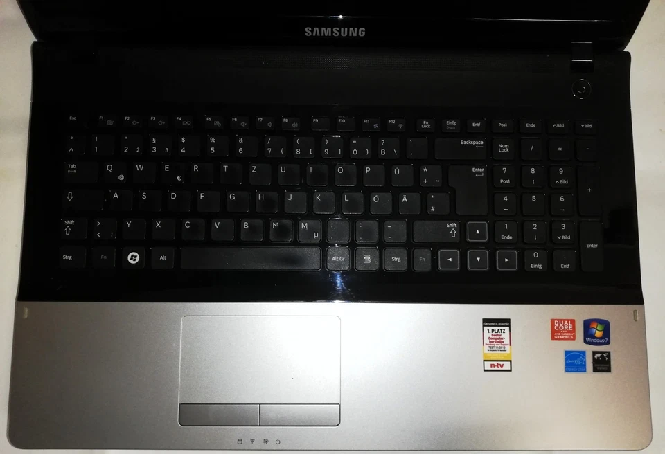 Samsung NP305E7A 17 Zoll - AMD A4 -RAM :4GB DDR3- Windows 10 Laptop Notebook - Bild 3 von 4