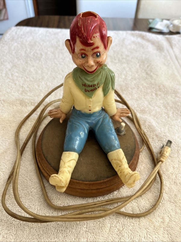 VINTAGE 1950s HOWDY DOODY TABLE/NIGHTLIGHT- 7” TALL- ALL ORIGINAL, WORKS