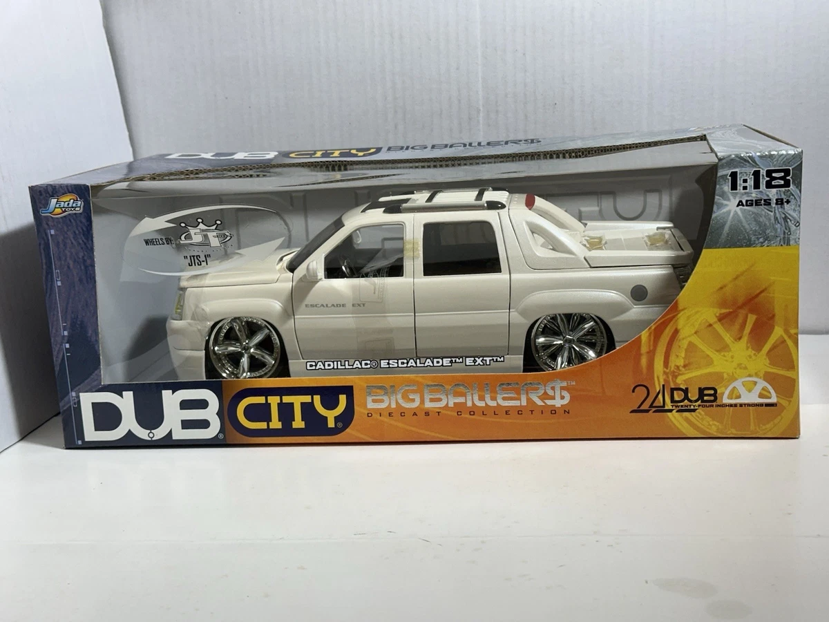 JADA DUB CITY 2002 CADILLAC ESCALADE EXT WHITE 1:18 DIECAST MODEL