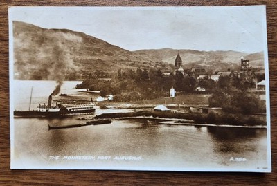 1951 Das Kloster, Fort Augustus Echtfoto Postkarte Dampfschiff Fähre.  RPPC