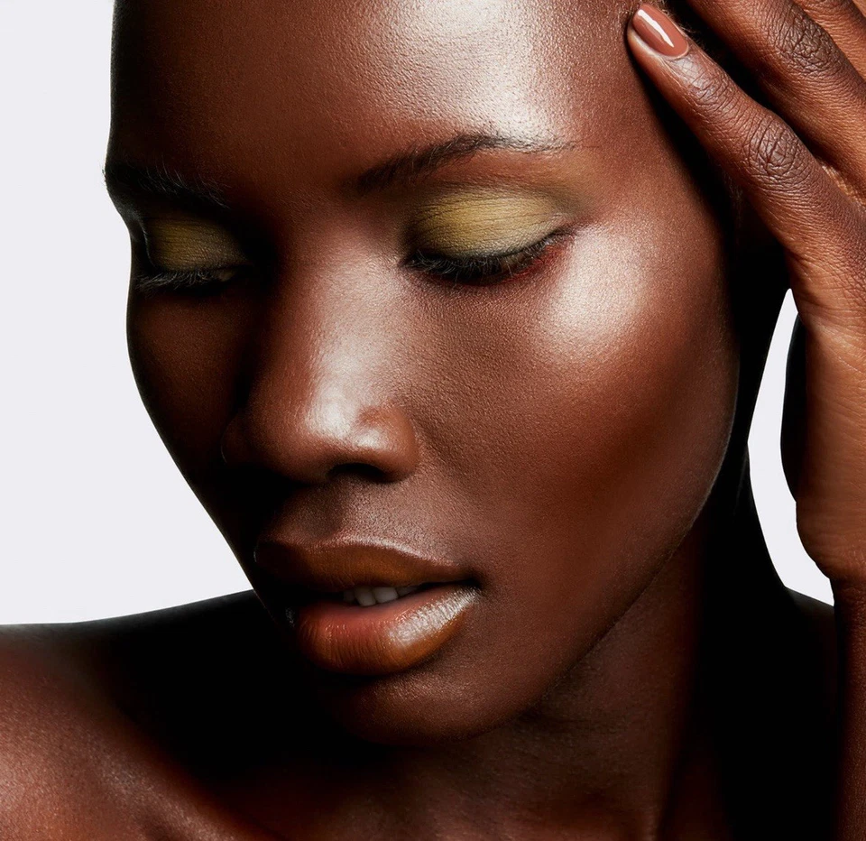 MAC Mineralize Skinfinish Highlighter in Gold Deposit NWOB - Image 4 of 4