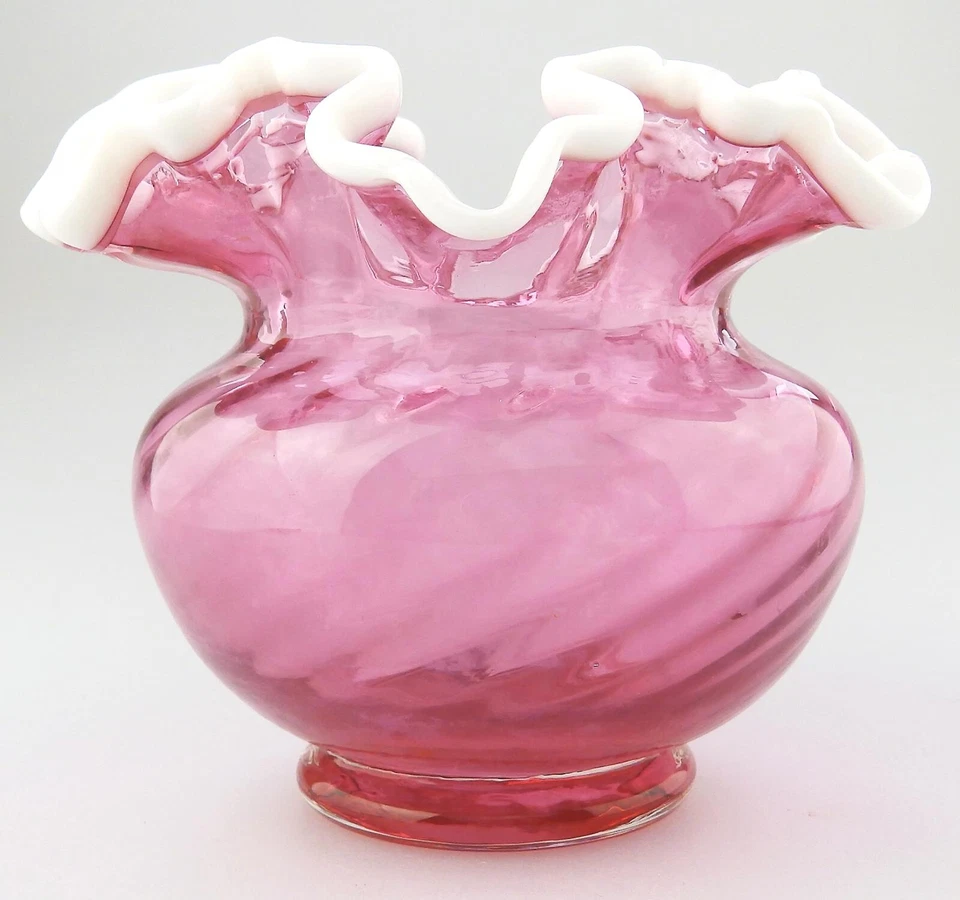 A good Fenton Vintage glass cranberry snow crest vase with frilled rim C.1939+ - Image 2 of 4