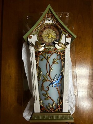 Hallmark Keepsake Beauty of Birds Novelty Clock Analog Quartz Light Sound Motion