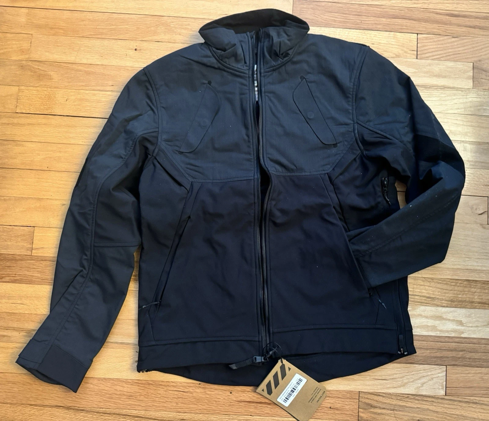 Viktos Combonova softshell Jacket - Black - Medium NWT - product detail image 1