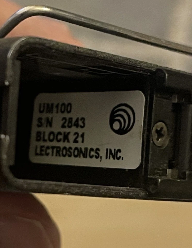 Lectrosonics UCR100 and UM100 Transmitter/Receiver wireless mic kit BLOCK 21 - Image 3 of 4