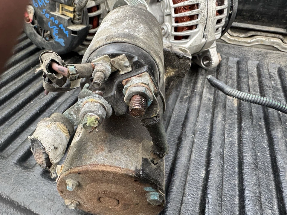 2003 GMC Yukon Denali V8 6.0 Acdelco Starter Motor Assembly - Image 2 of 3