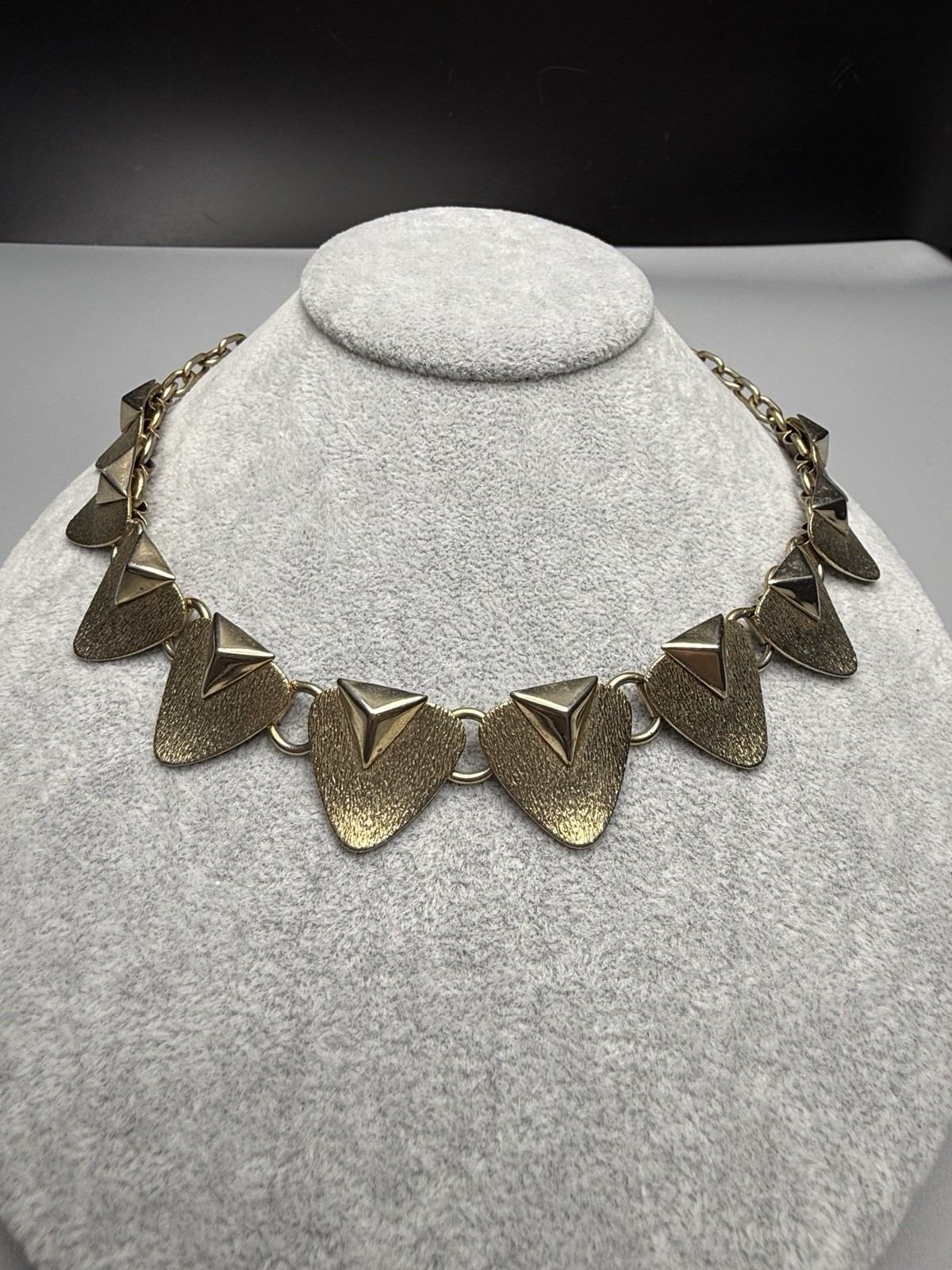 Napier VTG Unsigned Necklace Triangular Leaf Gold… - image 1