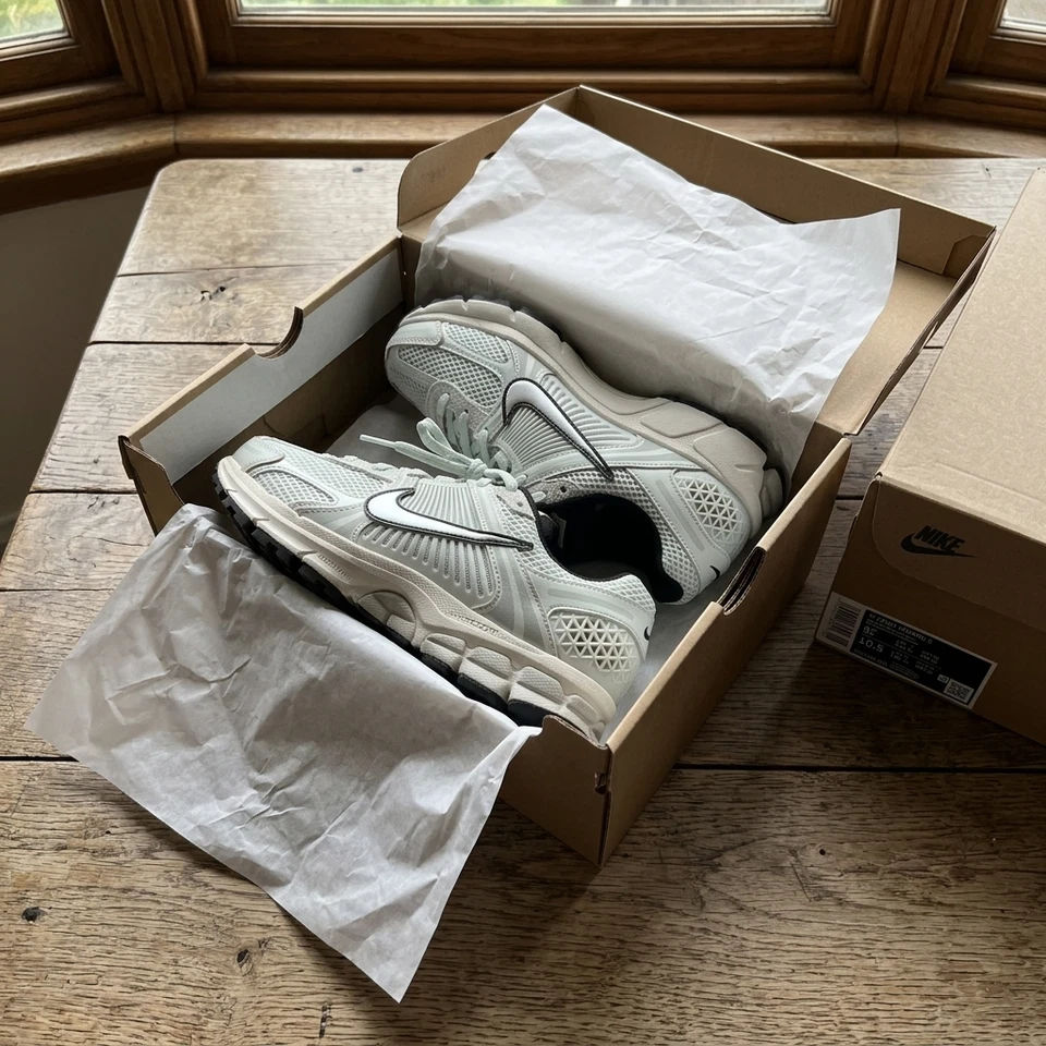 Nike W ZOOM VOMERO 5 Light Silver/Chrome-Light Bone FN6742-001 EU 42 Neuve boite - Photo 3/4