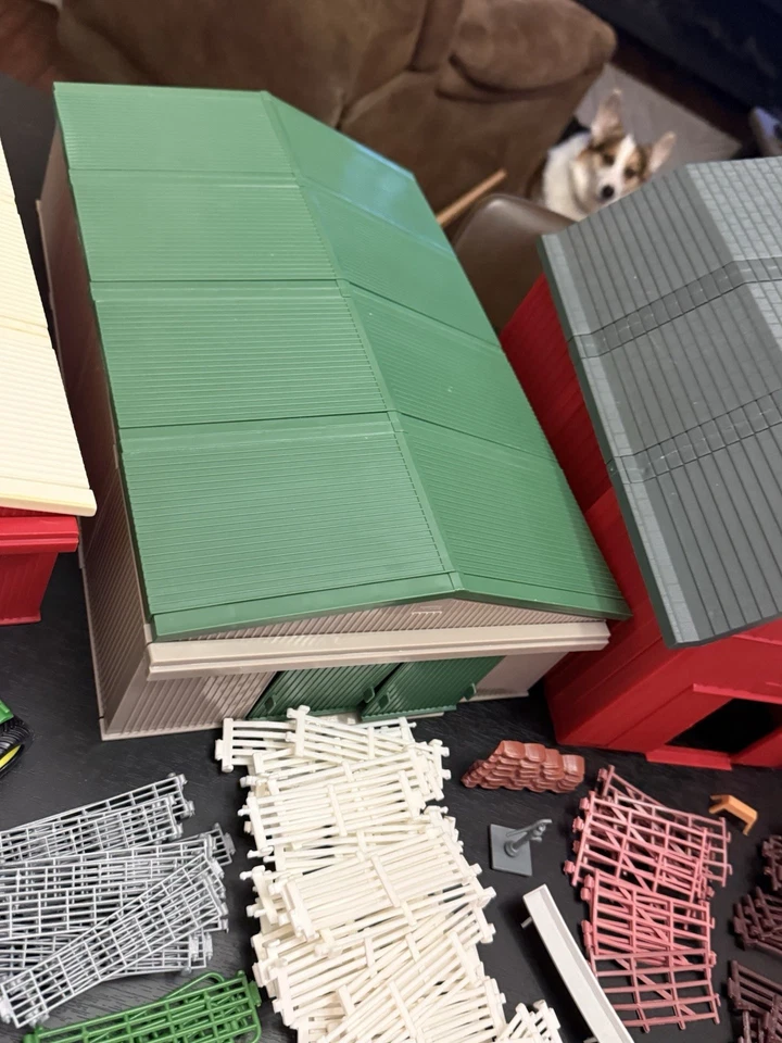 MASSIVE VTG ERTL FARM COUNTRY LOT Garage/Stables/Barn/Shop/Animals/Family - Image 4 of 4