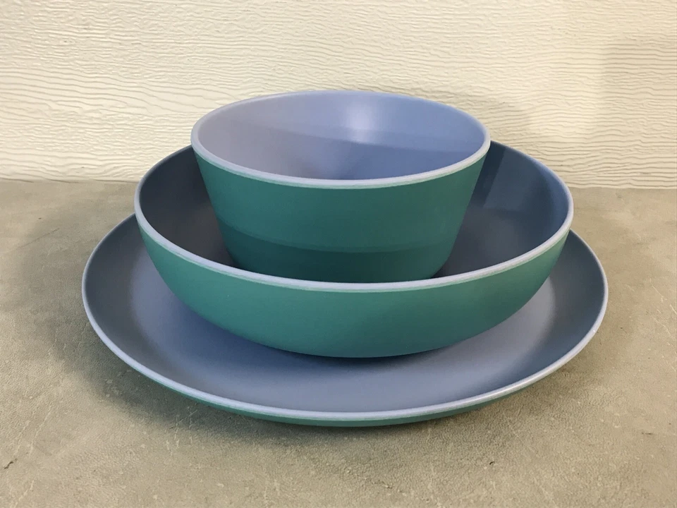 Laurie Gates California Designs Quinterra Melamine Dinnerware Set 12 Pieces New - Image 3 of 4