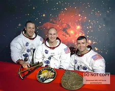 PORTRAIT OF *ORIGINAL* APOLLO 13 CREW WITH MATTINGLY - 8X10 NASA PHOTO (EP-226)