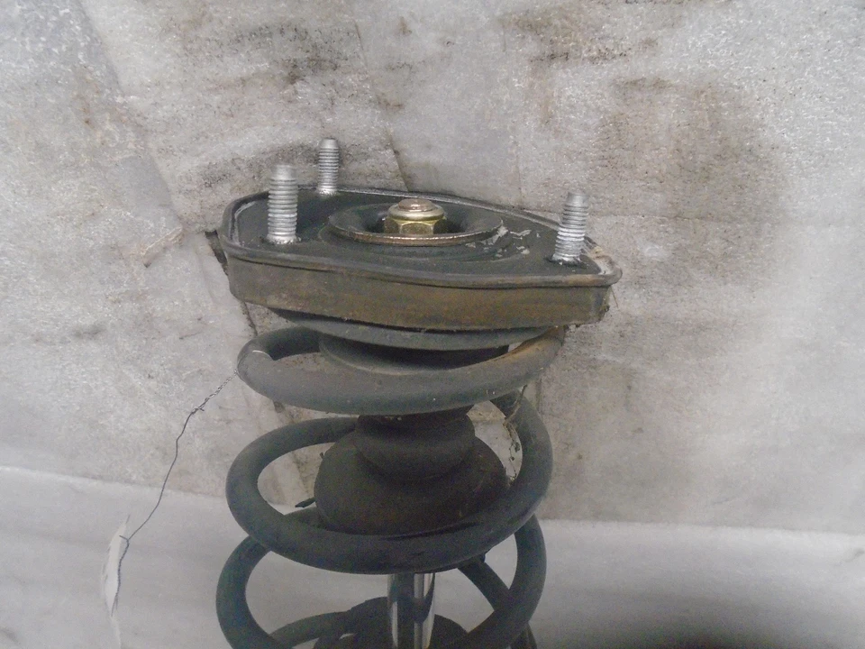 1998-2002 Toyota Corolla Rear Right Passenger Strut Shock Absorber OEM VP802268 - Image 2 of 4