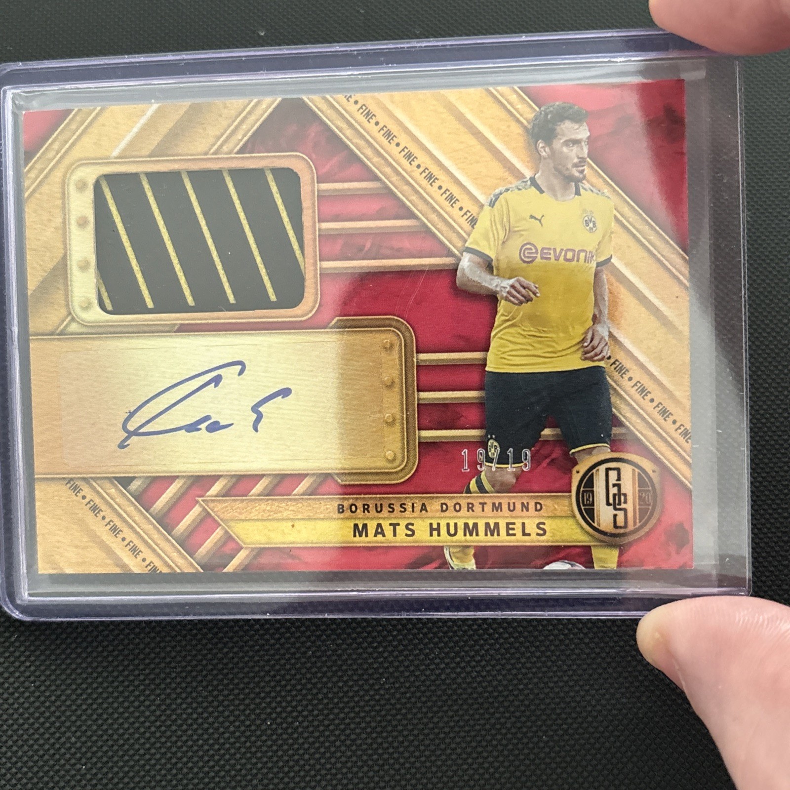 2019-20 Panini Gold Standard Mats Hummels Auto, Match Worn Patch /19  B.Dortmund