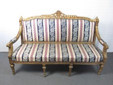 Divano con bordature in legno dorato stile floreale vintage fine ‘800