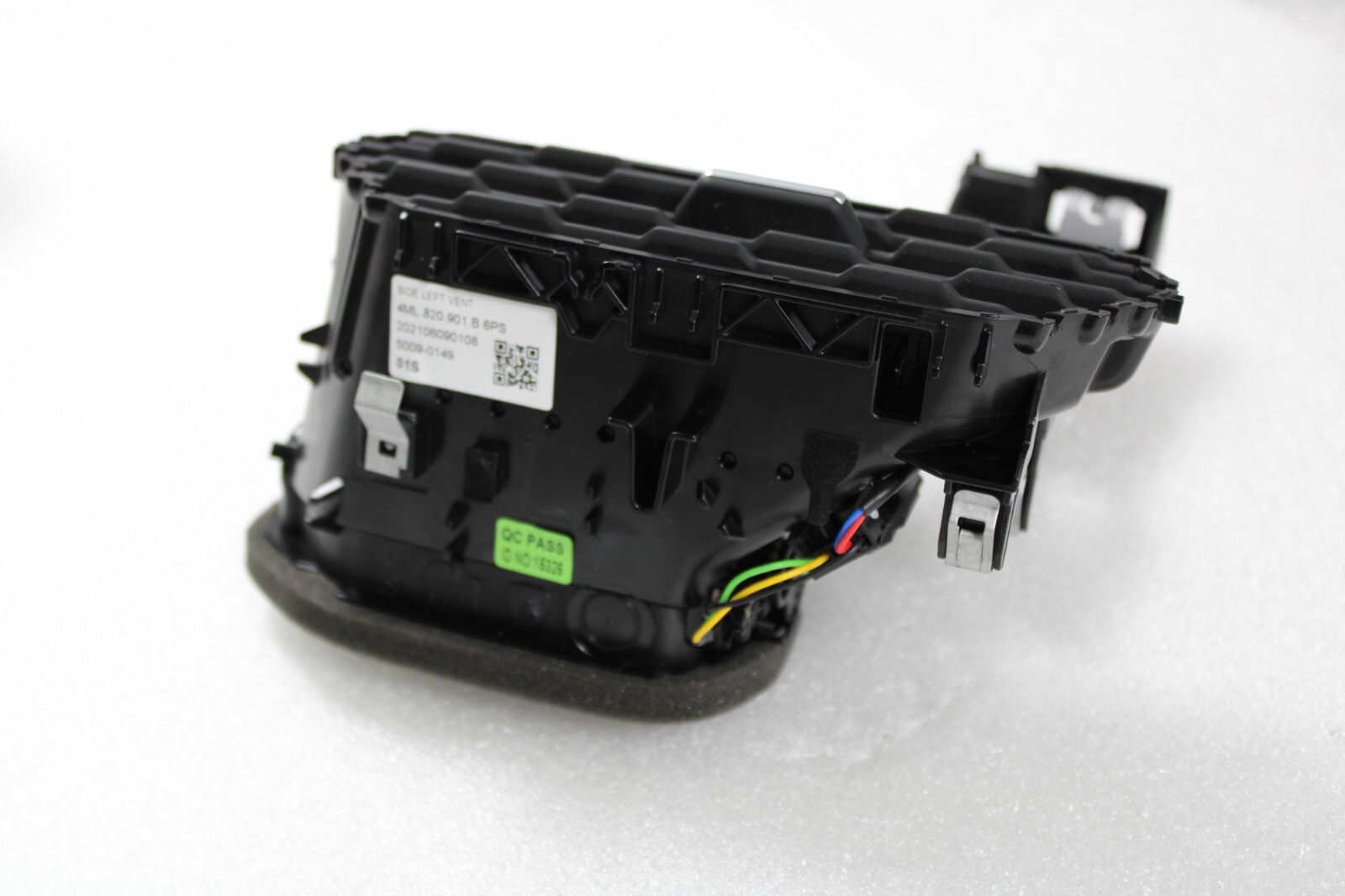 Lamborghini Urus, LH, Left, Dash Air Vent, Used, P/N 4ML820901B