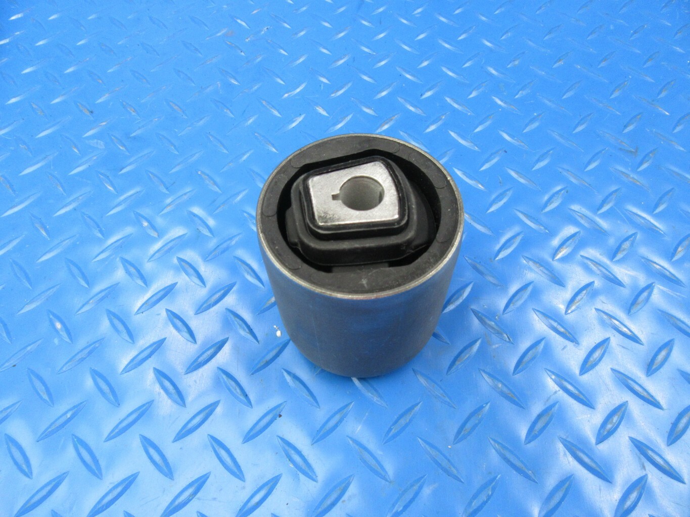 Rolls Royce Ghost Dawn Wraith lower control arms hydrobearing bushing 1pc #7369