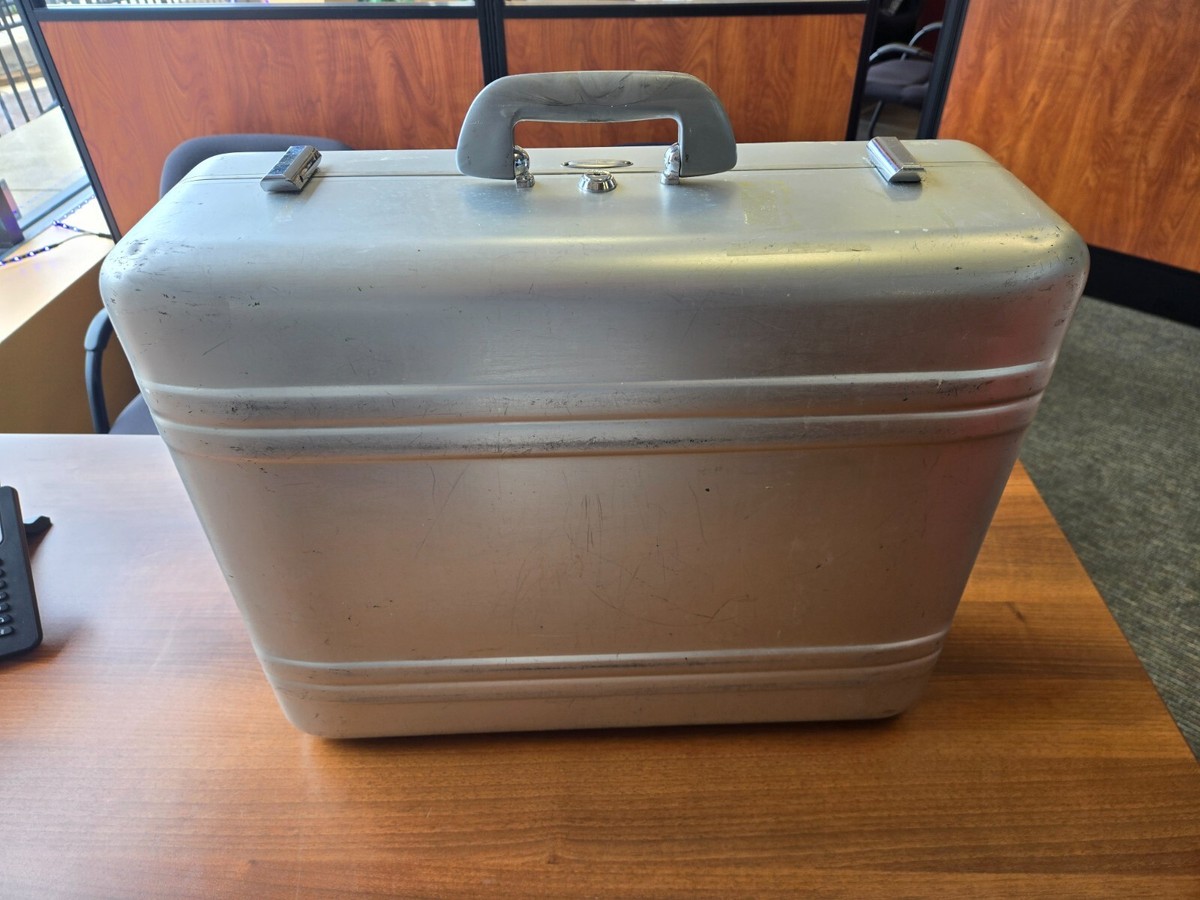 Vintage Zero Halliburton Silver Aluminum Briefcase Suitcase