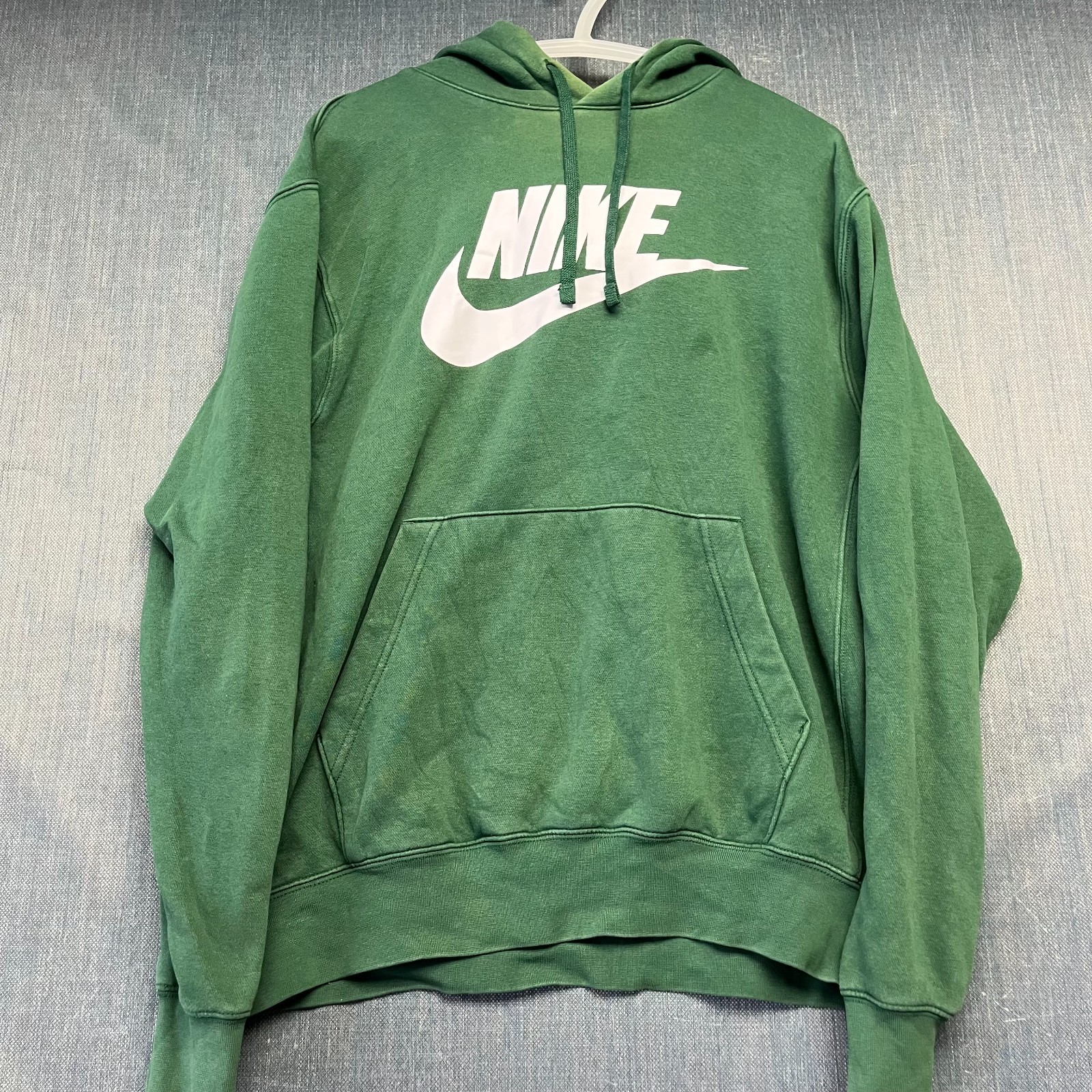 Nike Men's Hoodie Size M Green White Logo Graphic Pullover Sportswear Casual