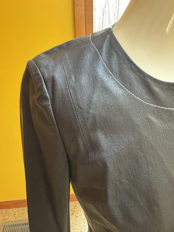 Chaqueta corta de cuero elástico negra Elizabeth and James nueva con etiquetas 10 8 $998 Foto 4 de 4